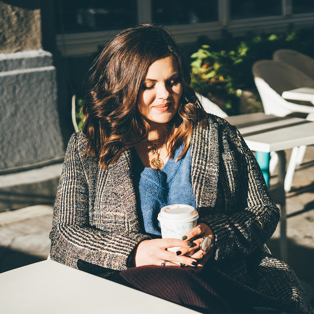 Moda plus size i trendy jesień-zima 2020/2021. Odkryj modne ubrania dla puszystych na ten sezon!